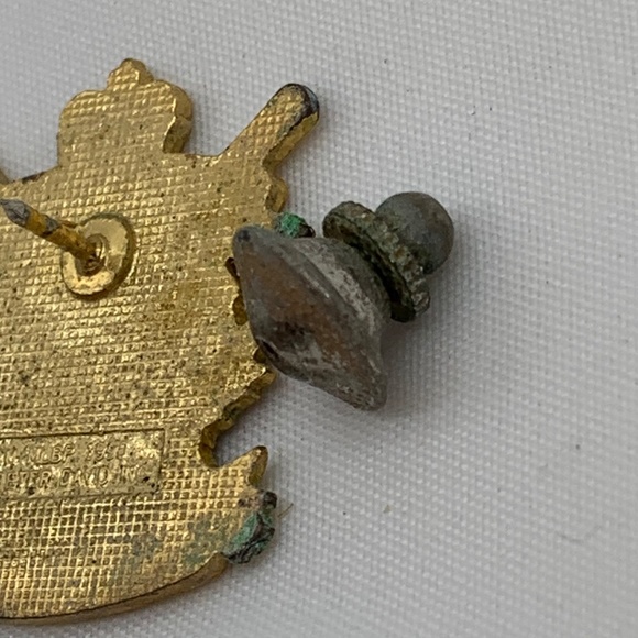 Vintage 90s New York Yankees Gold Tone Collectible Lapel Pin - Picture 7 of 10